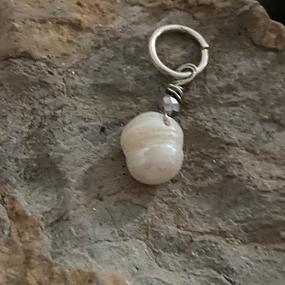 5/$10❤️❤️❤️NEW Real Cultured Pearl Charm Pendant